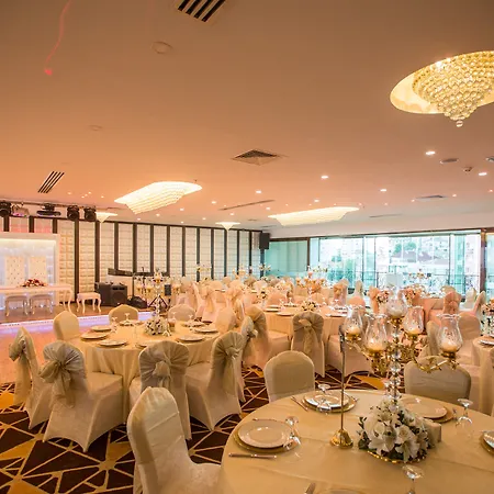 Szálloda The Grand Mira Business 4*