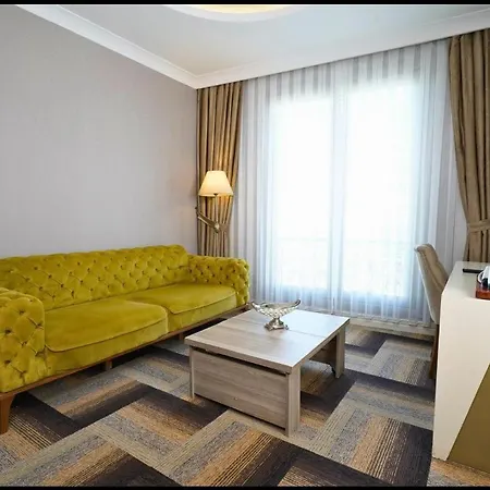 Hotel The Grand Mira Business